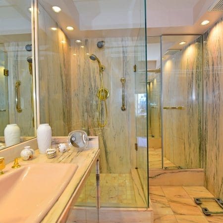 110 Bloor St. West 1805 Master Ensuite