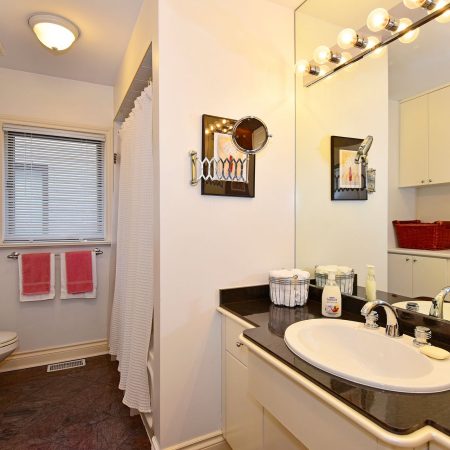 543 Cranbrooke Avenue 4 Pc Semi Ensuite