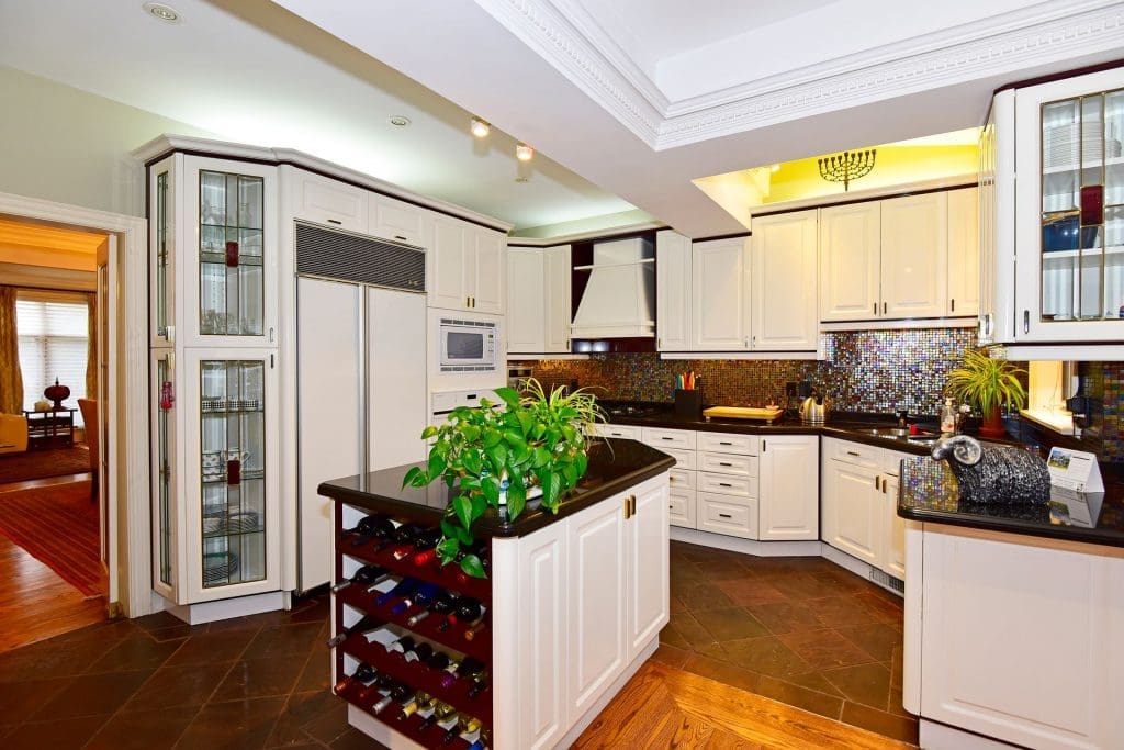 543 Cranbrooke Avenue Chef's Kitchen