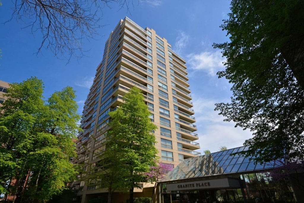 61 St Clair Avenue West 904 Exterior