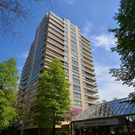 61 St Clair Avenue West 904 Exterior