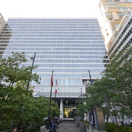 110 Bloor St West 610 Exterior