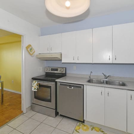 360 Ridelle Avenue #1602 Kitchen